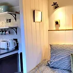 Plank Bridge Shepherds Hut In Apple Orchard & Bbq Sleeps 2 * East Ayton
