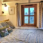 Plank Bridge Shepherds Hut In Apple Orchard & Bbq Sleeps 2 Дом отдыха