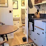 Дом отдыха Plank Bridge Shepherds Hut In Apple Orchard & Bbq Sleeps 2