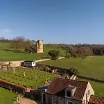 Tatil Evi Plank Bridge Shepherds Hut In Apple Orchard & Bbq Sleeps 2 East Ayton