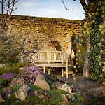 Tatil Evi Plank Bridge Shepherds Hut In Apple Orchard & Bbq Sleeps 2 *