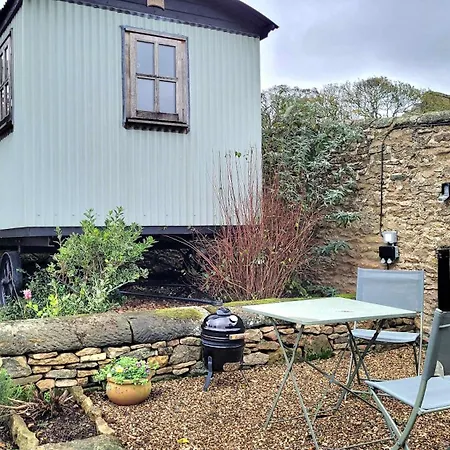 Plank Bridge Shepherds Hut In Apple Orchard & Bbq Sleeps 2 East Ayton