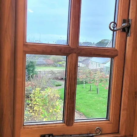 Plank Bridge Shepherds Hut In Orchard - Peaceful Escape For Two Сasa de vacaciones