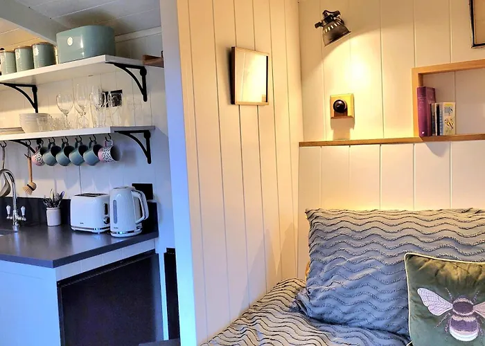 Plank Bridge Shepherds Hut In Apple Orchard & Bbq Sleeps 2 * East Ayton
