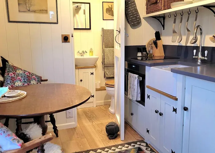 Feriehus Plank Bridge Shepherds Hut In Apple Orchard & Bbq Sleeps 2